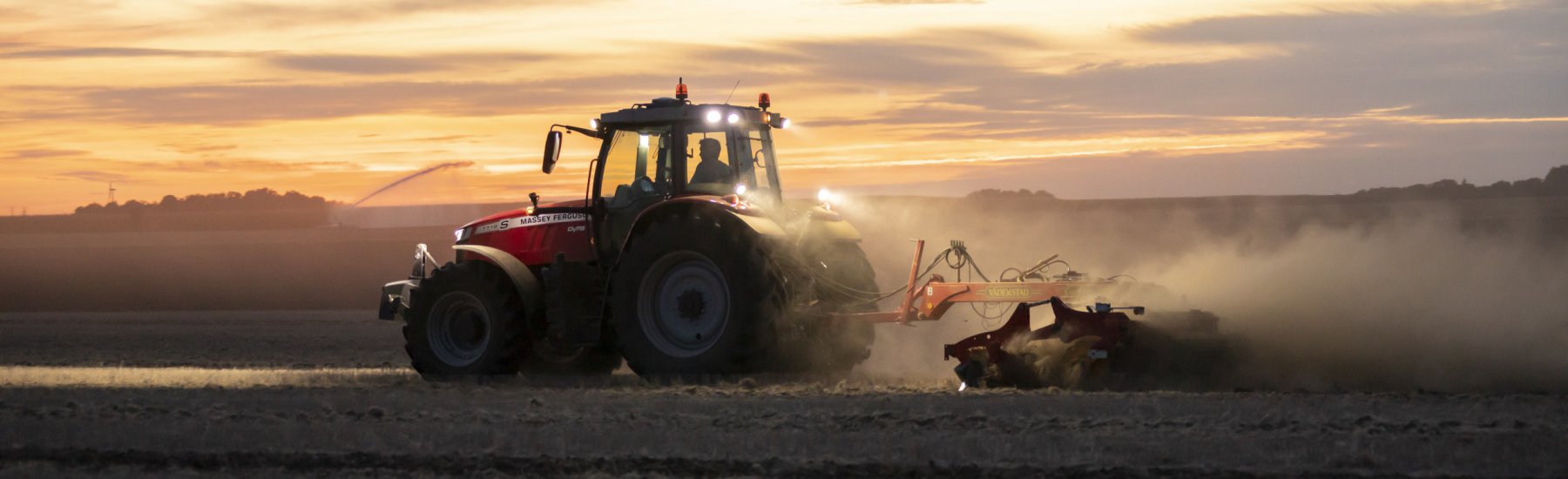 Telehandlers and wheel loaders